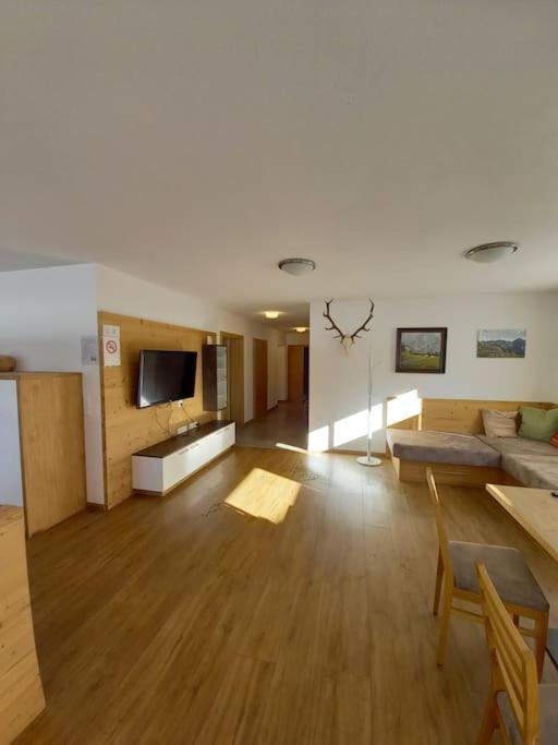 Hollenzen Grosszuegiges Apartment Georg Mayrhofen Barrierefrei מראה חיצוני תמונה