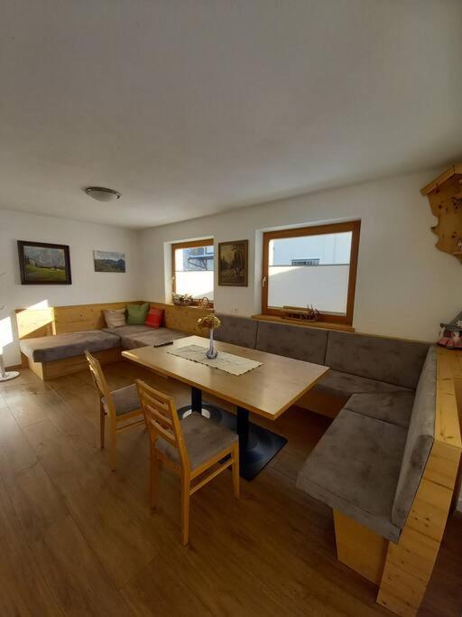 Hollenzen Grosszuegiges Apartment Georg Mayrhofen Barrierefrei מראה חיצוני תמונה
