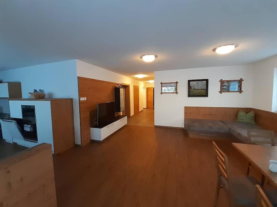 Hollenzen Grosszuegiges Apartment Georg Mayrhofen Barrierefrei מראה חיצוני תמונה