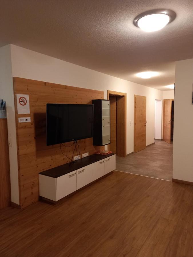 Hollenzen Grosszuegiges Apartment Georg Mayrhofen Barrierefrei מראה חיצוני תמונה