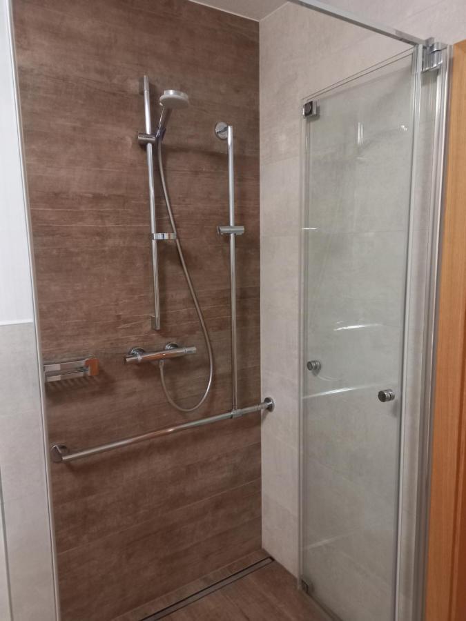Hollenzen Grosszuegiges Apartment Georg Mayrhofen Barrierefrei מראה חיצוני תמונה