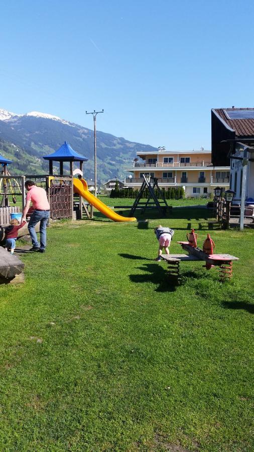 Hollenzen Grosszuegiges Apartment Georg Mayrhofen Barrierefrei מראה חיצוני תמונה